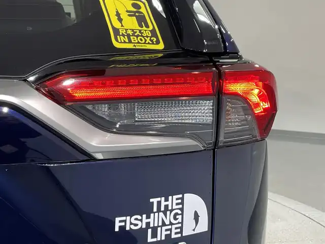 トヨタ ＲＡＶ４ ハイブリットG 愛知県 2020(令2)年 9.2万km ダークブルーマイカ 社外メモリナビ（NXV9970)/・AM/FM/CD/DVD/Bluetooth/・フルセグテレビ/衝突軽減ブレーキ/車線逸脱警報機能/レーダークルーズコントロール/ブラインドスポットモニター/リヤクロストラフィックアラート/ステアリングヒーター/シートメモリ/オートライト/オートマチックハイビーム/オートエアコン/シートヒーター（D席+N席）/バックカメラ/ドライブレコーダー/ETC/純正18インチアルミホイル/コーナーセンサー/スマートキー/スペアキー/プッシュスタートボタン/LEDヘッドライト/純正フロアマット/保証書/取扱説明書