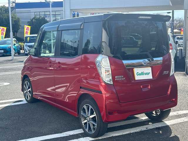 日産 デイズ ルークス ハイウェイスター Gターボ 東京都 2017(平29)年 2.7万km スパークリングレッド/ブラック 純正ナビ（MM317D-W）/・Bluetooth/TV/CD/DVD/SD/クルーズコントロール/横滑り防止装置/盗難防止装置/オートライト/ハイビームアシスト/衝突被害軽減システム/コーナーセンサー/ドライブレコーダー/15インチ純正アルミホイール/アラウンドビューモニター/プッシュスタート/アイドリングストップ/パワースライドドア/後席用サーキュレーター/後席サンシェード/オプションカラー：スパークリングレッド（Ｍ）／ブラック（Ｐ）２トーン/スペアキー1本/ETC