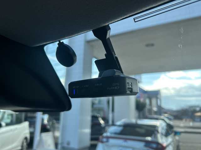 日産 デイズ ルークス ハイウェイスター Gターボ 東京都 2017(平29)年 2.7万km スパークリングレッド/ブラック 純正ナビ（MM317D-W）/・Bluetooth/TV/CD/DVD/SD/クルーズコントロール/横滑り防止装置/盗難防止装置/オートライト/ハイビームアシスト/衝突被害軽減システム/コーナーセンサー/ドライブレコーダー/15インチ純正アルミホイール/アラウンドビューモニター/プッシュスタート/アイドリングストップ/パワースライドドア/後席用サーキュレーター/後席サンシェード/オプションカラー：スパークリングレッド（Ｍ）／ブラック（Ｐ）２トーン/スペアキー1本/ETC