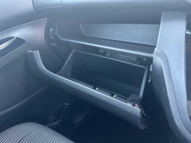 日産 デイズ ルークス ハイウェイスター Gターボ 東京都 2017(平29)年 2.7万km スパークリングレッド/ブラック 純正ナビ（MM317D-W）/・Bluetooth/TV/CD/DVD/SD/クルーズコントロール/横滑り防止装置/盗難防止装置/オートライト/ハイビームアシスト/衝突被害軽減システム/コーナーセンサー/ドライブレコーダー/15インチ純正アルミホイール/アラウンドビューモニター/プッシュスタート/アイドリングストップ/パワースライドドア/後席用サーキュレーター/後席サンシェード/オプションカラー：スパークリングレッド（Ｍ）／ブラック（Ｐ）２トーン/スペアキー1本/ETC