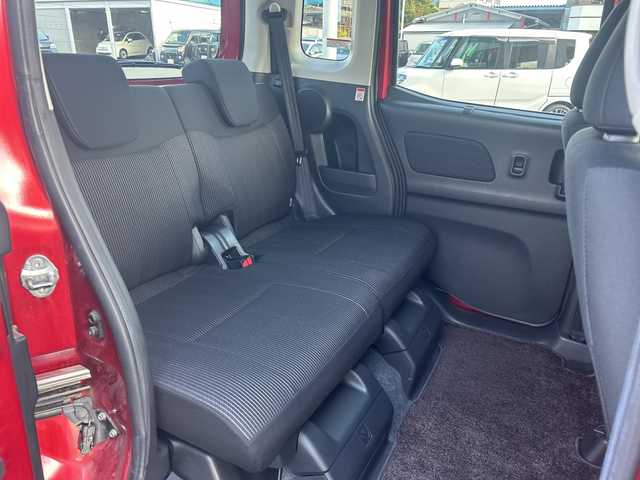 日産 デイズ ルークス ハイウェイスター Gターボ 東京都 2017(平29)年 2.7万km スパークリングレッド/ブラック 純正ナビ（MM317D-W）/・Bluetooth/TV/CD/DVD/SD/クルーズコントロール/横滑り防止装置/盗難防止装置/オートライト/ハイビームアシスト/衝突被害軽減システム/コーナーセンサー/ドライブレコーダー/15インチ純正アルミホイール/アラウンドビューモニター/プッシュスタート/アイドリングストップ/パワースライドドア/後席用サーキュレーター/後席サンシェード/オプションカラー：スパークリングレッド（Ｍ）／ブラック（Ｐ）２トーン/スペアキー1本/ETC