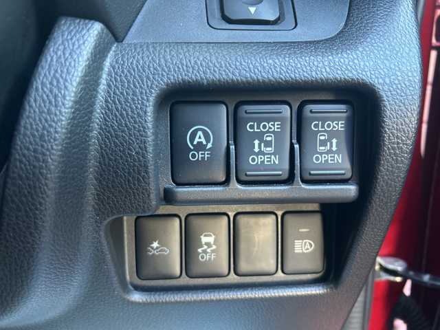 日産 デイズ ルークス ハイウェイスター Gターボ 東京都 2017(平29)年 2.7万km スパークリングレッド/ブラック 純正ナビ（MM317D-W）/・Bluetooth/TV/CD/DVD/SD/クルーズコントロール/横滑り防止装置/盗難防止装置/オートライト/ハイビームアシスト/衝突被害軽減システム/コーナーセンサー/ドライブレコーダー/15インチ純正アルミホイール/アラウンドビューモニター/プッシュスタート/アイドリングストップ/パワースライドドア/後席用サーキュレーター/後席サンシェード/オプションカラー：スパークリングレッド（Ｍ）／ブラック（Ｐ）２トーン/スペアキー1本/ETC