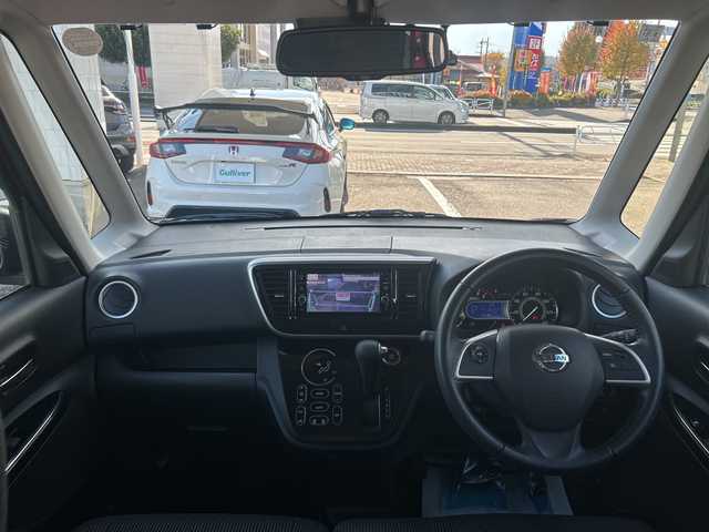 日産 デイズ ルークス ハイウェイスター Gターボ 東京都 2017(平29)年 2.7万km スパークリングレッド/ブラック 純正ナビ（MM317D-W）/・Bluetooth/TV/CD/DVD/SD/クルーズコントロール/横滑り防止装置/盗難防止装置/オートライト/ハイビームアシスト/衝突被害軽減システム/コーナーセンサー/ドライブレコーダー/15インチ純正アルミホイール/アラウンドビューモニター/プッシュスタート/アイドリングストップ/パワースライドドア/後席用サーキュレーター/後席サンシェード/オプションカラー：スパークリングレッド（Ｍ）／ブラック（Ｐ）２トーン/スペアキー1本/ETC