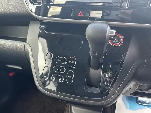 日産 デイズ ルークス ハイウェイスター Gターボ 東京都 2017(平29)年 2.7万km スパークリングレッド/ブラック 純正ナビ（MM317D-W）/・Bluetooth/TV/CD/DVD/SD/クルーズコントロール/横滑り防止装置/盗難防止装置/オートライト/ハイビームアシスト/衝突被害軽減システム/コーナーセンサー/ドライブレコーダー/15インチ純正アルミホイール/アラウンドビューモニター/プッシュスタート/アイドリングストップ/パワースライドドア/後席用サーキュレーター/後席サンシェード/オプションカラー：スパークリングレッド（Ｍ）／ブラック（Ｐ）２トーン/スペアキー1本/ETC