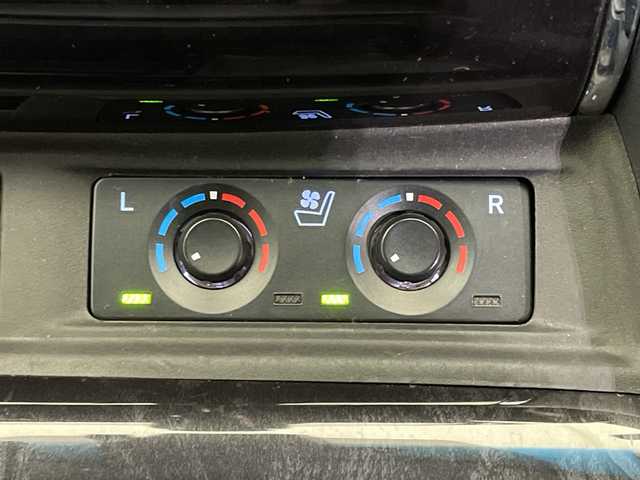 トヨタ ヴェルファイア Z Gエディション 愛媛県 2019(令1)年 5.3万km ホワイトパールクリスタルシャイン 純正12.3インチ後席モニター/純正１０インチナビ（NSZN-Z68T）/フルセグTV/Bluetooth/DVD再生/ドライブレコーダー/オットマンシート/衝突被害軽減ブレーキ/アダプティブクルーズコントロール/シートヒーター/シートクーラー/両側電動スライドドア/電動リアゲート/ＥＴＣ２．０