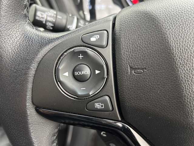 ホンダ ヴェゼル X ホンダセンシング 道央・札幌 2020(令2)年 3.3万km プラチナホワイトパール ・4WD/・コンフォートビューパッケージ/・純正SDナビ/・CD/DVD/SD/BT/フルセグ/・バックカメラ/・ビルトインETC/・ホンダセンシング/・衝突軽減ブレーキ/・レーンキープアシスト/・アダプティブクルーズコントロール/・横滑り防止/・アイドリングストップ/・前席シートヒーター/・純正16インチAW/・社外16インチAW冬タイヤ積込/・LEDヘッドライト/・オートライト/・プッシュスタート/・スマートキー/・エンジンスターター後送/・純正フロアマット/・取扱説明書/・保証書