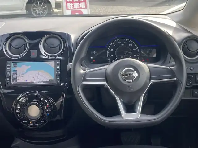 日産 ノート e－パワー X 島根県 2016(平28)年 7.5万km ブリリアントホワイトパール ディーラーOPメモリナビ ()CD/BT/フルセグ）/バックカメラ/エマージェンシーブレーキ/車線逸脱警告/ETC/純正前方ドライブレコーダー/オートライト/LEDヘッドライト/電動格納ミラー/ミラーウィンカー /純正フロアマット/純正ドアバイザー/取扱説明書/保証書