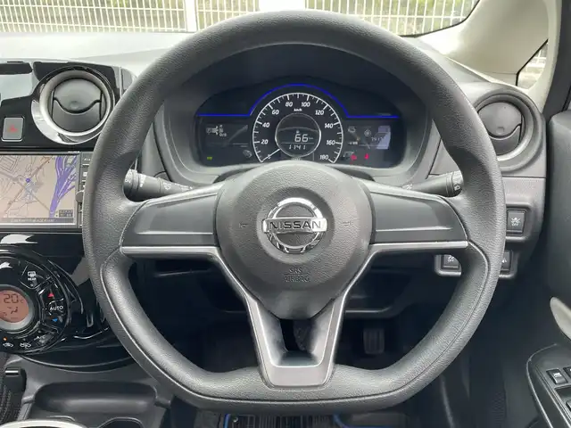 日産 ノート e－パワー X 兵庫県 2016(平28)年 7.5万km ブリリアントホワイトパール (株)IDOMが運営する【じしゃロン神戸名谷店】の自社ローン専用車両になりますこちらは現金またはオートローンご利用時の価格です。自社ローンご希望の方は別途その旨お申付け下さい/ディーラーOPメモリナビ ()CD/BT/フルセグ）/バックカメラ/エマージェンシーブレーキ/車線逸脱警告/ETC/純正前方ドライブレコーダー/オートライト/LEDヘッドライト/電動格納ミラー/ミラーウィンカー /純正フロアマット/純正ドアバイザー/取扱説明書/保証書