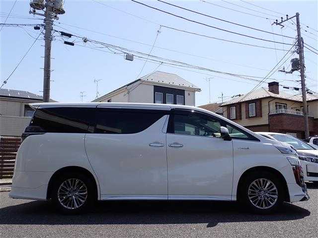トヨタ ヴェルファイア ハイブリット エグゼクティブ ラウンジ Z 千葉県 2019(令1)年 5.1万km ホワイトパールクリスタルシャイン サンルーフ/モデリスタエアロ（F/S/R）/メーカーナビゲーション/・Bluetooth/CD/DVD/AM/FM/フルセグTV/パノラミックビューモニター/デジタルインナーミラー/ブラインドスポットモニター/JBLサウンドシステム/純正フリップダウンモニター/360度ドライブレコーダー/2.0ETCビルトインタイプ/Toyota Safety Sense/・プリクラッシュセーフティ/・レーントレーシングアシスト/・アダプティブハイビームシステム/・オートマチックハイビーム/・ロードサインアシスト/・レーダークルーズコントロール/・先行車発進告知機能/ステアリングヒーター/ステアリングスイッチ/黒レザーシート/パワーシート/シートヒーター/エアシート/パワーバックドア/LEDヘッドライト/オートライト/フォグライト/プッシュスタート/スマートキー2本/両側パワースライドドア/純正17インチAW/ウィンカーミラー/電動格納ミラー/純正フロアマット/ドアバイザー/取扱説明書/保証書/ナビ取扱説明書