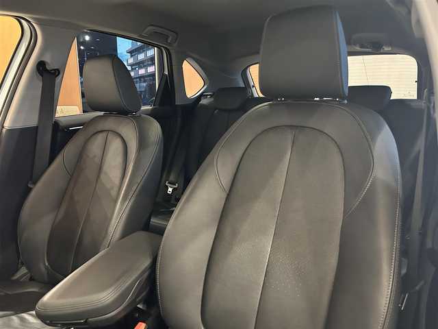 ＢＭＷ ２１８ｄ xDriveアクティブツアラー ラグジュアリー 道央・札幌 2022(令4)年 2.6万km ミネラルホワイト メタリックペイント/コンフォートパッケージ/　・オートマチックテールゲート/　・コンフォートアクセス/　・ライトパッケージ/ドライビングアシスト/パーキングサポートパッケージ/　・リヤビューカメラ/　・PDC/　・パーキングアシスト/アドバンスドアクティブセーフティパッケージ/　・ACC/　・ヘッドアップディスプレイ/本革シート/シートヒーター/純正HDDナビ/USB/Bluetooth/電動リアゲート