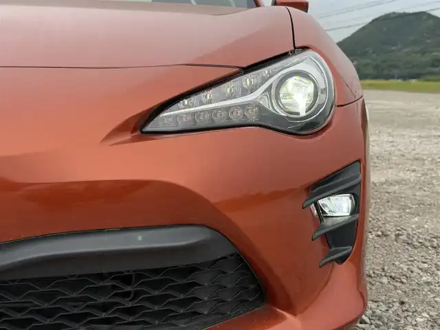 トヨタ ８６ GT 兵庫県 2017(平29)年 4.4万km オレンジメタリック ストラーダナビ/フルセグTV/ETC/クルーズコントロール/純正17インチアルミホイール/LEDヘッドライト/フォグランプ/プッシュスタート＆スマートキー/ETC