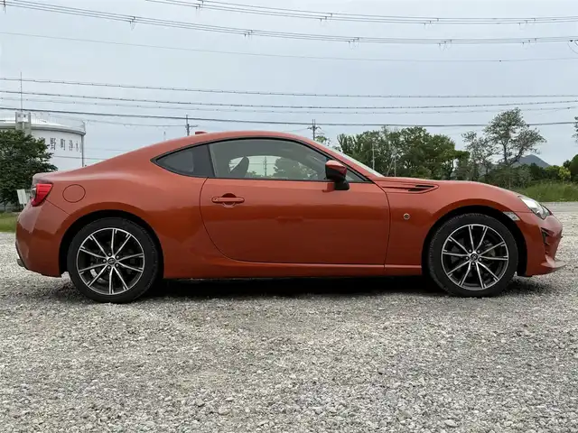 トヨタ ８６ GT 兵庫県 2017(平29)年 4.4万km オレンジメタリック ストラーダナビ/フルセグTV/ETC/クルーズコントロール/純正17インチアルミホイール/LEDヘッドライト/フォグランプ/プッシュスタート＆スマートキー/ETC