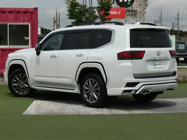 トヨタ ランドクルーザー ZX 千葉県 2023(令5)年 2.6万km プレシャスホワイトパール モデリスタエアロ/リアエンターシステム/メーカーナビ JBLサウンド/地デジTV【DVD/CD再生可　Bluetooth接続/マルチテレインモニター/ブラックルーフレール/寒冷地仕様/クールBOX/Toyota Safety Sense/・プリクラッシュセーフティ/・レーンディパーチャーアラート/・オートマチックハイビーム/・RCTA（リヤクロストラフィックアラート）/ムーンルーフ/レザーシート/前席エアシート/シートヒーター/リア電動リクライニングシート/リバース連動ドアミラー/革巻ステアリング/ステアリングスイッチ/ETC（2.0）/LEDヘッドライト/フォグライト/ウインカーミラー/クリアランスソナー/純正20インチアルミホイル/サイド/カーテン/ニーエアバッグ/スマートキー