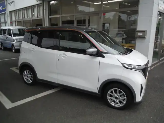 日産 サクラ G 東京都 2023(令5)年 0.4万km パールⅡ ワンオーナー車/保証書・取説あり/純正ナビ・TV・BLUETOOTH/　ビルトイン2.0ETC /　アラウンドビューモニター/　ドライブレコーダー前後/プロパイロット/　クルーズコントロール/　エマージェンシーブレーキ/　レーンキープアシスト/LEDヘッドライト/シートヒーター/ステアリングヒーター/インテリキー×2個/純正AWサマータイヤ8部山車内/充電ケーブル車内