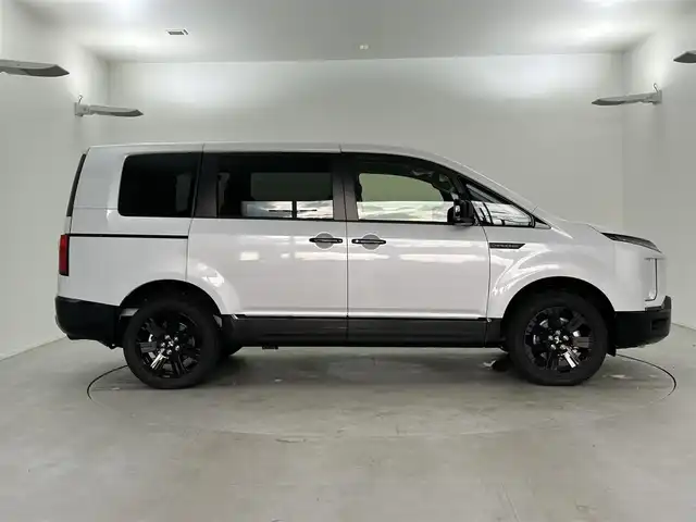 三菱 デリカＤ：５ シャモニー 福井県 2025(令7)年 0.1千km 白Ⅱ 4WD/届出済未使用車/アダプティブクルーズコントロール/レーンキープアシスト/車線逸脱警報/衝突軽減ブレーキ/ブラインドスポットモニター/両側パワースライドドア/パワーバックドア/ハーフレザーシート/前席シートヒーター/運転席パワーシート/ステアリングヒーター/パドルシフト/MTモード付AT/LEDヘッドライト/オートライト/オートマチックハイビーム/リアフォグランプ/電動格納ミラー/ウィンカーミラー/電動ホールド/オートホールド/純正18インチAW装着/プッシュスタート/スマートキー/スペアキー1本/取扱説明書/保証書/オリジナルナビ取付パッケージ＋リアモニター取付パッケージ