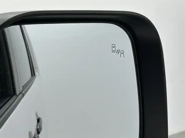 三菱 デリカＤ：５ シャモニー 福井県 2025(令7)年 0.1千km 白Ⅱ 4WD/届出済未使用車/アダプティブクルーズコントロール/レーンキープアシスト/車線逸脱警報/衝突軽減ブレーキ/ブラインドスポットモニター/両側パワースライドドア/パワーバックドア/ハーフレザーシート/前席シートヒーター/運転席パワーシート/ステアリングヒーター/パドルシフト/MTモード付AT/LEDヘッドライト/オートライト/オートマチックハイビーム/リアフォグランプ/電動格納ミラー/ウィンカーミラー/電動ホールド/オートホールド/純正18インチAW装着/プッシュスタート/スマートキー/スペアキー1本/取扱説明書/保証書/オリジナルナビ取付パッケージ＋リアモニター取付パッケージ
