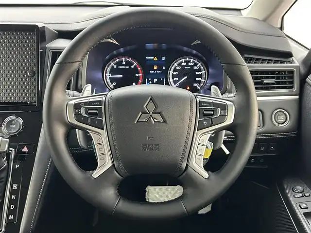 三菱 デリカＤ：５ シャモニー 福井県 2025(令7)年 0.1千km 白Ⅱ 4WD/届出済未使用車/アダプティブクルーズコントロール/レーンキープアシスト/車線逸脱警報/衝突軽減ブレーキ/ブラインドスポットモニター/両側パワースライドドア/パワーバックドア/ハーフレザーシート/前席シートヒーター/運転席パワーシート/ステアリングヒーター/パドルシフト/MTモード付AT/LEDヘッドライト/オートライト/オートマチックハイビーム/リアフォグランプ/電動格納ミラー/ウィンカーミラー/電動ホールド/オートホールド/純正18インチAW装着/プッシュスタート/スマートキー/スペアキー1本/取扱説明書/保証書/オリジナルナビ取付パッケージ＋リアモニター取付パッケージ