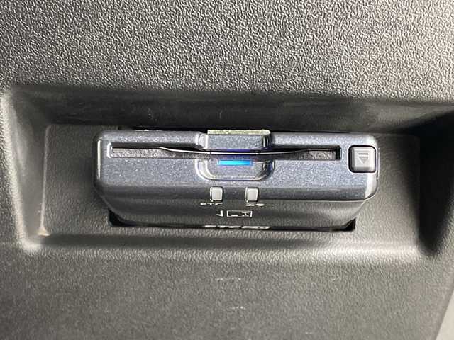 スズキ ジムニー XC 茨城県 2022(令4)年 3.1万km ジャングルグリーン ・社外ナビ/・フルセグTV/・純正16インチアルミホール/・ドアバイザー/・フロアマット/・シートヒーター/・革巻きステアリング/・ステアリングスイッチ/・オートライト/・アイドリングストップ/・スマートキー/・プッシュスタート/・ミラーヒーター