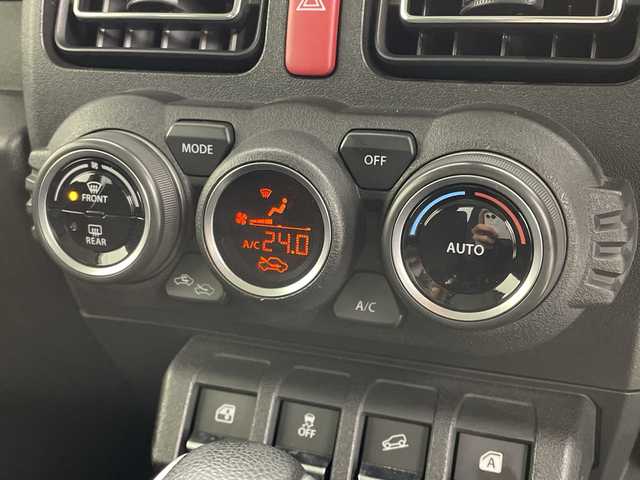 スズキ ジムニー XC 茨城県 2022(令4)年 3.1万km ジャングルグリーン ・社外ナビ/・フルセグTV/・純正16インチアルミホール/・ドアバイザー/・フロアマット/・シートヒーター/・革巻きステアリング/・ステアリングスイッチ/・オートライト/・アイドリングストップ/・スマートキー/・プッシュスタート/・ミラーヒーター