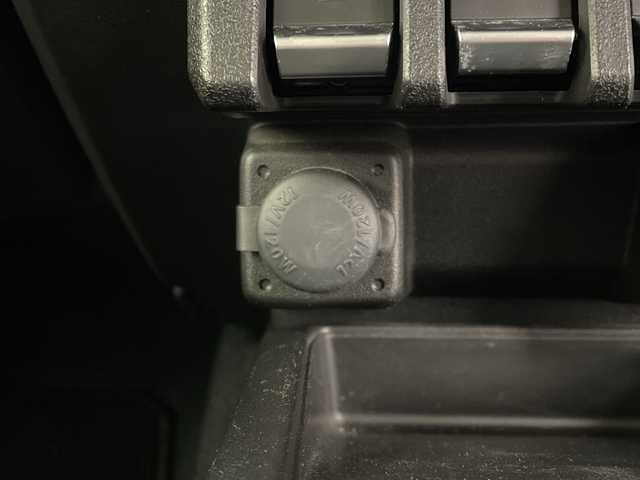 スズキ ジムニー XC 茨城県 2022(令4)年 3.1万km ジャングルグリーン ・社外ナビ/・フルセグTV/・純正16インチアルミホール/・ドアバイザー/・フロアマット/・シートヒーター/・革巻きステアリング/・ステアリングスイッチ/・オートライト/・アイドリングストップ/・スマートキー/・プッシュスタート/・ミラーヒーター