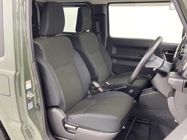 スズキ ジムニー XC 茨城県 2022(令4)年 3.1万km ジャングルグリーン ・社外ナビ/・フルセグTV/・純正16インチアルミホール/・ドアバイザー/・フロアマット/・シートヒーター/・革巻きステアリング/・ステアリングスイッチ/・オートライト/・アイドリングストップ/・スマートキー/・プッシュスタート/・ミラーヒーター