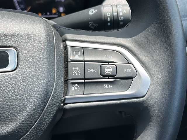 クライスラー・ジープ ジープ コンパス ロンジチュード 佐賀県 2024(令6)年 0.4万km 白Ⅱ 純正ナビ・TV・Bluetooth・USB/2.0ETC/バックカメラ/ドライブレコーダー前後/ハーフレザーシート/アダプティブクルーズコントロール/ブラインドスポット/クリアランスソナー/レーンキープアシスト/後席USB/スマートキー×2個/取説・保証書