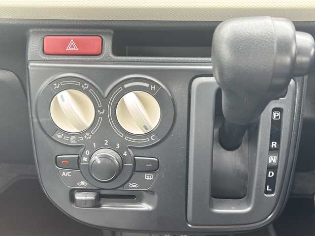 スズキ アルト L 富山県 2017(平29)年 2万km シルキーシルバーメタリック ・禁煙車/・４ＷＤ/・純正オーディオ・ＣＤ/・アイドリングストップ/・衝突軽減ブレーキ/・社外ＡＷ/・純正フロアマット/・前席シートヒーター/・１４インチ夏タイヤ積込/・リモコンキー/・ハロゲンヘッドライト