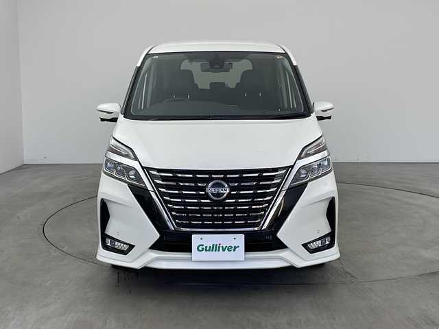 日産 セレナ ハイウェイスター V 兵庫県 2021(令3)年 2.3万km ブリリアントホワイトパール ・純正9インチナビ&TV&CD&DVD&SD&BT/・アラウンドビューモニター/・プロパイロット/・プリクラッシュセーフティ/・レーンキープアシスト/・レーダークルーズコントロール/・クリアランスソナー/・電動パーキングブレーキ/・オートブレーキホールド/・エマージェンシーブレーキ/・ビルトインETC/・デジタルインナーミラー/・ドライブレコーダー/・両側パワースライドドア/・ハンズフリースライドドア/・LEDライト/・純正16インチアルミホイール/・社外革調シートカバー/・スマートキー/・保証書/・取扱説明書