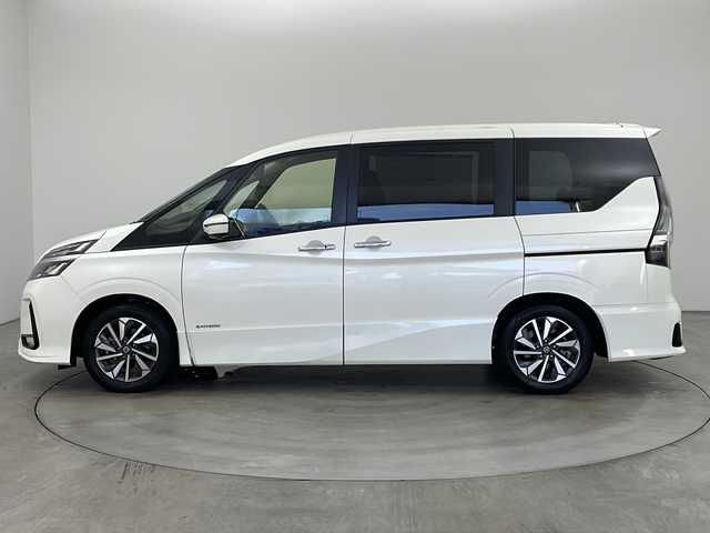 日産 セレナ ハイウェイスター V 兵庫県 2021(令3)年 2.3万km ブリリアントホワイトパール ・純正9インチナビ&TV&CD&DVD&SD&BT/・アラウンドビューモニター/・プロパイロット/・プリクラッシュセーフティ/・レーンキープアシスト/・レーダークルーズコントロール/・クリアランスソナー/・電動パーキングブレーキ/・オートブレーキホールド/・エマージェンシーブレーキ/・ビルトインETC/・デジタルインナーミラー/・ドライブレコーダー/・両側パワースライドドア/・ハンズフリースライドドア/・LEDライト/・純正16インチアルミホイール/・社外革調シートカバー/・スマートキー/・保証書/・取扱説明書