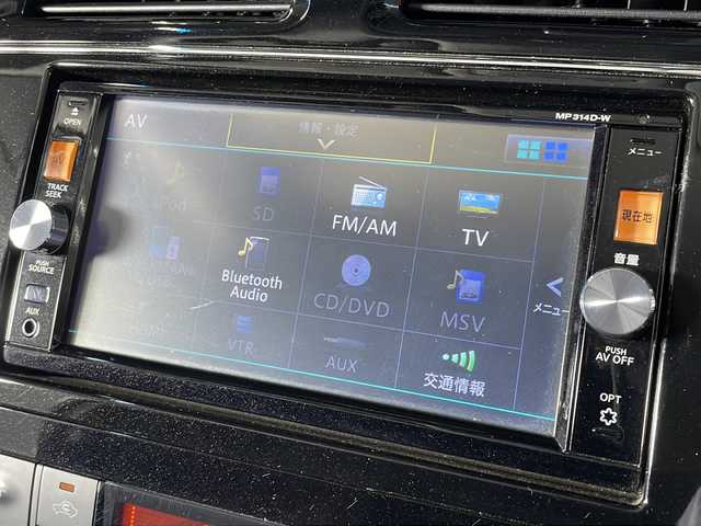 日産 セレナ HWS S HV Vセレ +Sefty 広島県 2015(平27)年 6.4万km ブリリアントホワイトパール 純正SDナビ/CD/DVD/SD/Bluetooth/フルセグTV/バックカメラ/両側パワースライドドア/クルーズコントロール/エマージェンシーブレーキ/車線逸脱警報/LEDヘッドライト/オートライト/フォグランプ/スマートキー/プッシュスタート/ETC/シートバックテーブル/電動格納ミラー/純正フロアマット/純正ドアバイザー/純正アルミホイール