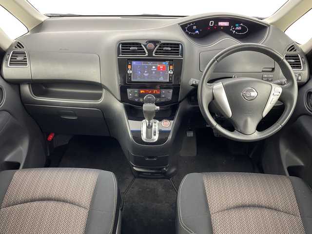 日産 セレナ HWS S HV Vセレ +Sefty 大阪府 2015(平27)年 6.4万km ブリリアントホワイトパール 純正SDナビ/CD/DVD/SD/Bluetooth/フルセグTV/バックカメラ/両側パワースライドドア/クルーズコントロール/エマージェンシーブレーキ/車線逸脱警報/LEDヘッドライト/オートライト/フォグランプ/スマートキー/プッシュスタート/ETC/シートバックテーブル/電動格納ミラー/純正フロアマット/純正ドアバイザー/純正アルミホイール