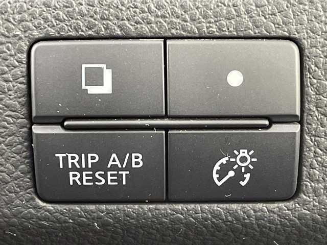 日産 セレナ HWS S HV Vセレ +Sefty 大阪府 2015(平27)年 6.4万km ブリリアントホワイトパール 純正SDナビ/CD/DVD/SD/Bluetooth/フルセグTV/バックカメラ/両側パワースライドドア/クルーズコントロール/エマージェンシーブレーキ/車線逸脱警報/LEDヘッドライト/オートライト/フォグランプ/スマートキー/プッシュスタート/ETC/シートバックテーブル/電動格納ミラー/純正フロアマット/純正ドアバイザー/純正アルミホイール