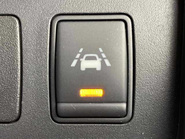 日産 セレナ HWS S HV Vセレ +Sefty 大阪府 2015(平27)年 6.4万km ブリリアントホワイトパール 純正SDナビ/CD/DVD/SD/Bluetooth/フルセグTV/バックカメラ/両側パワースライドドア/クルーズコントロール/エマージェンシーブレーキ/車線逸脱警報/LEDヘッドライト/オートライト/フォグランプ/スマートキー/プッシュスタート/ETC/シートバックテーブル/電動格納ミラー/純正フロアマット/純正ドアバイザー/純正アルミホイール