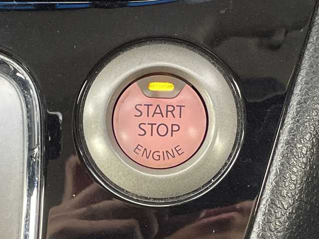 日産 セレナ HWS S HV Vセレ +Sefty 大阪府 2015(平27)年 6.4万km ブリリアントホワイトパール 純正SDナビ/CD/DVD/SD/Bluetooth/フルセグTV/バックカメラ/両側パワースライドドア/クルーズコントロール/エマージェンシーブレーキ/車線逸脱警報/LEDヘッドライト/オートライト/フォグランプ/スマートキー/プッシュスタート/ETC/シートバックテーブル/電動格納ミラー/純正フロアマット/純正ドアバイザー/純正アルミホイール