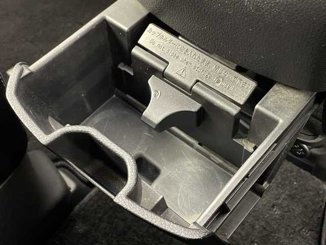 日産 セレナ HWS S HV Vセレ +Sefty 大阪府 2015(平27)年 6.4万km ブリリアントホワイトパール 純正SDナビ/CD/DVD/SD/Bluetooth/フルセグTV/バックカメラ/両側パワースライドドア/クルーズコントロール/エマージェンシーブレーキ/車線逸脱警報/LEDヘッドライト/オートライト/フォグランプ/スマートキー/プッシュスタート/ETC/シートバックテーブル/電動格納ミラー/純正フロアマット/純正ドアバイザー/純正アルミホイール