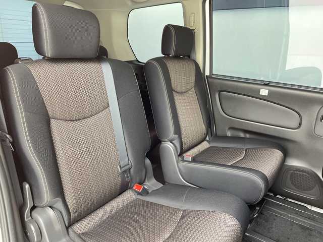 日産 セレナ HWS S HV Vセレ +Sefty 大阪府 2015(平27)年 6.4万km ブリリアントホワイトパール 純正SDナビ/CD/DVD/SD/Bluetooth/フルセグTV/バックカメラ/両側パワースライドドア/クルーズコントロール/エマージェンシーブレーキ/車線逸脱警報/LEDヘッドライト/オートライト/フォグランプ/スマートキー/プッシュスタート/ETC/シートバックテーブル/電動格納ミラー/純正フロアマット/純正ドアバイザー/純正アルミホイール