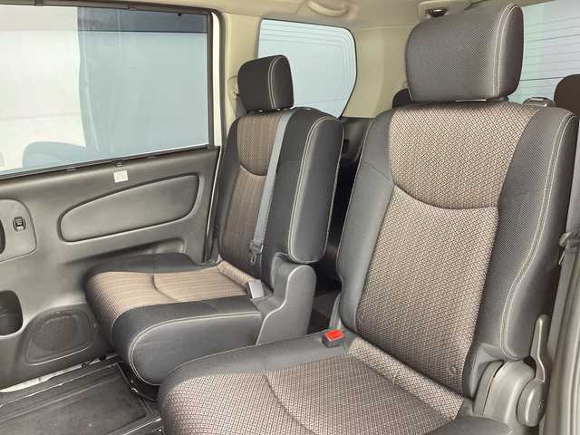 日産 セレナ HWS S HV Vセレ +Sefty 大阪府 2015(平27)年 6.4万km ブリリアントホワイトパール 純正SDナビ/CD/DVD/SD/Bluetooth/フルセグTV/バックカメラ/両側パワースライドドア/クルーズコントロール/エマージェンシーブレーキ/車線逸脱警報/LEDヘッドライト/オートライト/フォグランプ/スマートキー/プッシュスタート/ETC/シートバックテーブル/電動格納ミラー/純正フロアマット/純正ドアバイザー/純正アルミホイール