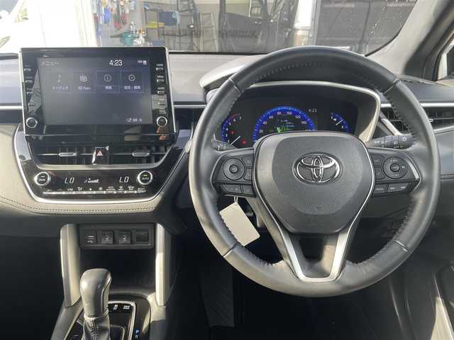 トヨタ カローラ クロス ハイブリッド Z 徳島県 2022(令4)年 5万km プラチナホワイトパールマイカ 〇純正ディスプレイオーディオ/〇フルセグTV/○Bluetooth	/〇バックカメラ	/〇ETC	/〇ワンオーナー/〇プリクラッシュセーフティ	/〇レーントレーシングアシスト/〇レーダークルーズコントロール	/〇オートマチックハイビーム/〇ロードサインアシスト/〇パーキングサポートブレーキ/〇LEDヘッドランプ/〇LEDシーケンシャルターンランプ/〇LEDフロントフォグランプ/〇ルーフレール/〇リアスポイラー	/○オートマチックハイビーム	/〇オートライト				/〇純正18インチアルミ			/〇シートヒーター	/〇パワーシート/〇パワーバックドア	/〇左右独立温度調整オートエアコン	/〇スマートエントリー	/〇スタートシステム