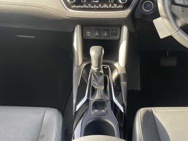 トヨタ カローラ クロス ハイブリッド Z 徳島県 2022(令4)年 5万km プラチナホワイトパールマイカ 〇純正ディスプレイオーディオ/〇フルセグTV/○Bluetooth	/〇バックカメラ	/〇ETC	/〇ワンオーナー/〇プリクラッシュセーフティ	/〇レーントレーシングアシスト/〇レーダークルーズコントロール	/〇オートマチックハイビーム/〇ロードサインアシスト/〇パーキングサポートブレーキ/〇LEDヘッドランプ/〇LEDシーケンシャルターンランプ/〇LEDフロントフォグランプ/〇ルーフレール/〇リアスポイラー	/○オートマチックハイビーム	/〇オートライト				/〇純正18インチアルミ			/〇シートヒーター	/〇パワーシート/〇パワーバックドア	/〇左右独立温度調整オートエアコン	/〇スマートエントリー	/〇スタートシステム