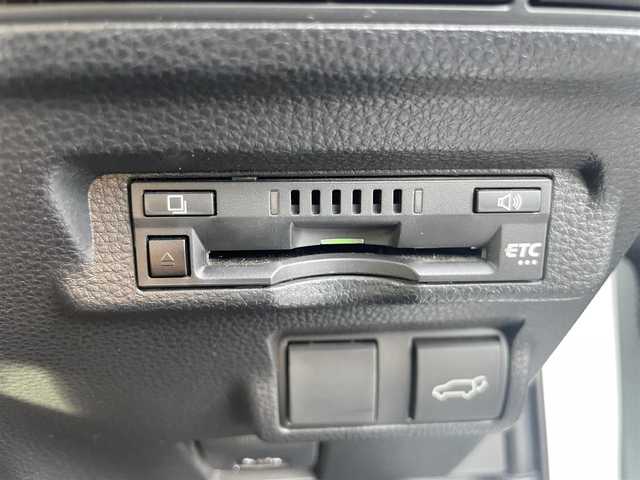 トヨタ カローラ クロス ハイブリッド Z 徳島県 2022(令4)年 5万km プラチナホワイトパールマイカ 〇純正ディスプレイオーディオ/〇フルセグTV/○Bluetooth	/〇バックカメラ	/〇ETC	/〇ワンオーナー/〇プリクラッシュセーフティ	/〇レーントレーシングアシスト/〇レーダークルーズコントロール	/〇オートマチックハイビーム/〇ロードサインアシスト/〇パーキングサポートブレーキ/〇LEDヘッドランプ/〇LEDシーケンシャルターンランプ/〇LEDフロントフォグランプ/〇ルーフレール/〇リアスポイラー	/○オートマチックハイビーム	/〇オートライト				/〇純正18インチアルミ			/〇シートヒーター	/〇パワーシート/〇パワーバックドア	/〇左右独立温度調整オートエアコン	/〇スマートエントリー	/〇スタートシステム