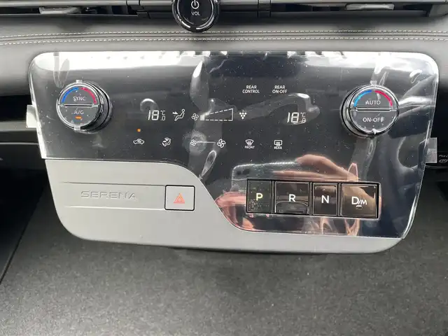 日産 セレナ ハイウェイスター V 東京都 2025(令7)年 0.1千km プリズムホワイト 純正12.3インチナビ/（フルセグTV/Bluetooth/HDMI/AM/FM）/プロパイロット/アラウンドビューモニター/インテリジェントルームミラー/ハンズフリーオートスライドドア/純正ビルトインETC2.0/オートハイビーム/純正ドライブレコーダー/パドルシフト/USBポート/LEDヘッドライト/LEDフォグランプ/インテリジェントエマージェンシーブレーキ/前方衝突予測警報/衝突回避ステアリングアシスト/車線逸脱防止支援システム/車線逸脱警報/後側方衝突防止支援システム/コーナーセンサー/ふらつき警報/踏み間違い衝突防止アシスト/標識検知機能/電動パーキングブレーキ