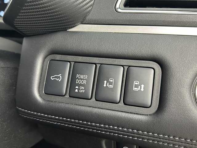 三菱 デリカＤ：５ P 大阪府 2022(令4)年 5.6万km グラファイトグレーメタリック/ブラックマイカ ワンオーナー/純正11インチALPINEナビ/・フルセグTV/・Bluetooth/・CD/DVD/・USB接続/オートステップ/全方位カメラ/パワーバックドア/レーダークルーズコントロール/FCMブレーキアシスト/誤発進抑制装置/両側パワースライドドア/前席シートヒーター/パドルシフト/保証書/取扱説明書/点検記録簿