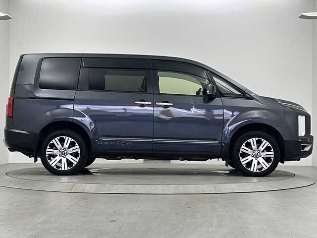 三菱 デリカＤ：５ P 大阪府 2022(令4)年 5.6万km グラファイトグレーメタリック/ブラックマイカ ワンオーナー/純正11インチALPINEナビ/・フルセグTV/・Bluetooth/・CD/DVD/・USB接続/オートステップ/全方位カメラ/パワーバックドア/レーダークルーズコントロール/FCMブレーキアシスト/誤発進抑制装置/両側パワースライドドア/前席シートヒーター/パドルシフト/保証書/取扱説明書/点検記録簿