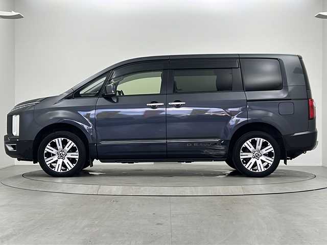 三菱 デリカＤ：５ P 大阪府 2022(令4)年 5.6万km グラファイトグレーメタリック/ブラックマイカ ワンオーナー/純正11インチALPINEナビ/・フルセグTV/・Bluetooth/・CD/DVD/・USB接続/オートステップ/全方位カメラ/パワーバックドア/レーダークルーズコントロール/FCMブレーキアシスト/誤発進抑制装置/両側パワースライドドア/前席シートヒーター/パドルシフト/保証書/取扱説明書/点検記録簿