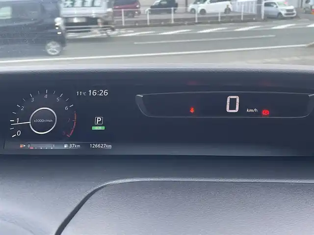 日産 セレナ ハイウェイスター プロパイロットED 秋田県 2016(平28)年 12.7万km ブリリアントホワイトパール 2トーン (株)IDOMが運営する【じしゃロン鳩ヶ谷店】の自社ローン専用車両になりますこちらは現金またはオートローンご利用時の価格です。自社ローンご希望の方は別途その旨お申付け下さい/プロパイロットエディション/プロパイロット/エマージェンシーブレーキ/インテリジェント パーキングアシスト（駐車支援システム）/インテリジェント LI（車線逸脱防止支援システム）/インテリジェント DA（ふらつき警報）/踏み間違い衝突防止アシスト/標識検知機能（進入禁止標識検知、最高速度標識検知、/一時停止標識検知）/フロント&バックソナー/SRSカーテンエアバッグシステム&/サイドエアバッグシステム〈前席〉/純正SDナビ【CD/DVD/Blu-ray/SD/Bluetooth/Apple CarPlay/android auto/HDMI/iPod】/フルセグTV/バックカメラ/フリップダウンモニター/オートデュアルエアコン/両側パワースライドドア/ハンズフリースライドドア/ETC/LEDヘッドライト/スペアキー×1