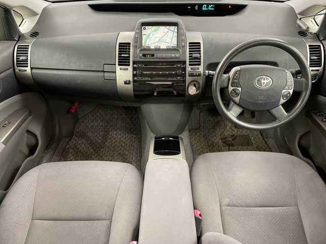 トヨタ プリウス EX 道央・札幌 2010(平22)年 17.4万km ブラック ・純正ナビ（メーカーオプションナビ）　/・CD/HDD/BT/・バックカメラ　/・オートライト　/・ステアリングスイッチ　/・オートライト　/・横滑り防止装置　/・プッシュスタート　/・スマートキー　/・電動格納ミラー　/・純正フロアマット　/？盗難防止装置　/・積込スタッドレス社外AW