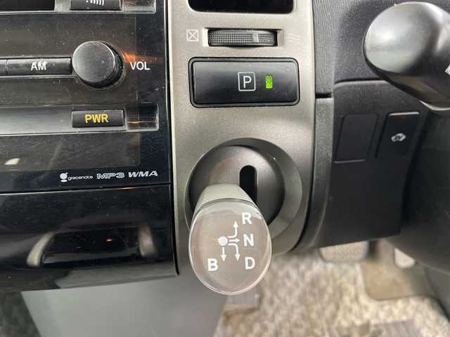 トヨタ プリウス EX 道央・札幌 2010(平22)年 17.4万km ブラック ・純正ナビ（メーカーオプションナビ）　/・CD/HDD/BT/・バックカメラ　/・オートライト　/・ステアリングスイッチ　/・オートライト　/・横滑り防止装置　/・プッシュスタート　/・スマートキー　/・電動格納ミラー　/・純正フロアマット　/？盗難防止装置　/・積込スタッドレス社外AW