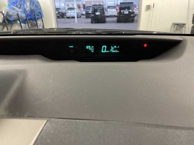 トヨタ プリウス EX 道央・札幌 2010(平22)年 17.4万km ブラック ・純正ナビ（メーカーオプションナビ）　/・CD/HDD/BT/・バックカメラ　/・オートライト　/・ステアリングスイッチ　/・オートライト　/・横滑り防止装置　/・プッシュスタート　/・スマートキー　/・電動格納ミラー　/・純正フロアマット　/？盗難防止装置　/・積込スタッドレス社外AW