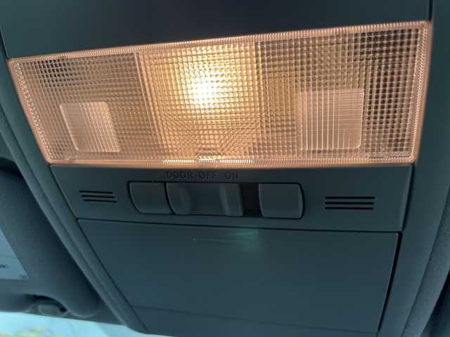 トヨタ プリウス EX 道央・札幌 2010(平22)年 17.4万km ブラック ・純正ナビ（メーカーオプションナビ）　/・CD/HDD/BT/・バックカメラ　/・オートライト　/・ステアリングスイッチ　/・オートライト　/・横滑り防止装置　/・プッシュスタート　/・スマートキー　/・電動格納ミラー　/・純正フロアマット　/？盗難防止装置　/・積込スタッドレス社外AW