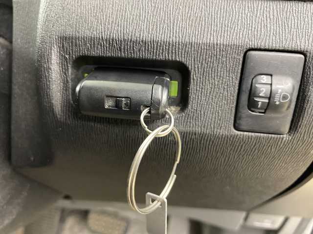 トヨタ プリウス EX 道央・札幌 2010(平22)年 17.4万km ブラック ・純正ナビ（メーカーオプションナビ）　/・CD/HDD/BT/・バックカメラ　/・オートライト　/・ステアリングスイッチ　/・オートライト　/・横滑り防止装置　/・プッシュスタート　/・スマートキー　/・電動格納ミラー　/・純正フロアマット　/？盗難防止装置　/・積込スタッドレス社外AW